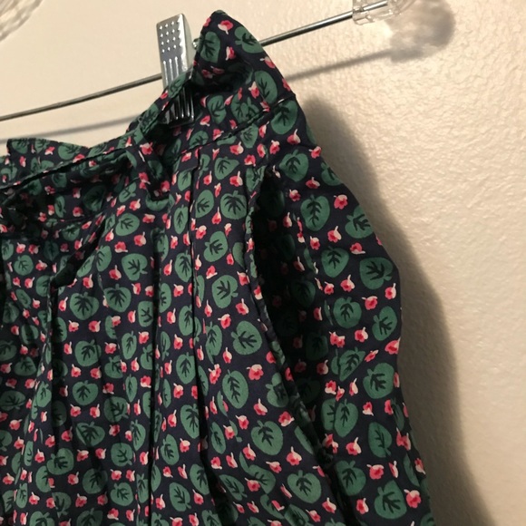 5/$20 sale! Gap flower and leaf skirt - Picture 2 of 4